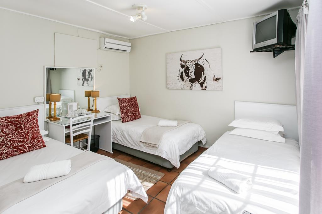 Wagon Wheel Country Lodge Beaufort Wes Buitenkant foto